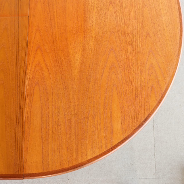 ジープランG-PLANのダイニングテーブル