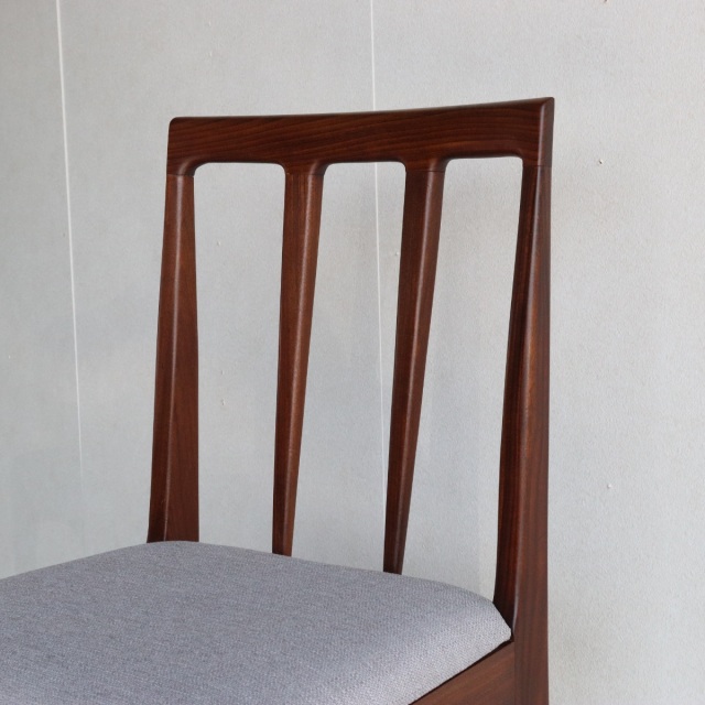 ヤンガーYoungerDesign by John HerbertのFonsecaダイニングチェア