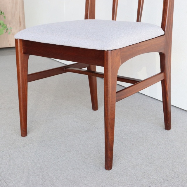 ヤンガーYoungerDesign by John HerbertのFonsecaダイニングチェア