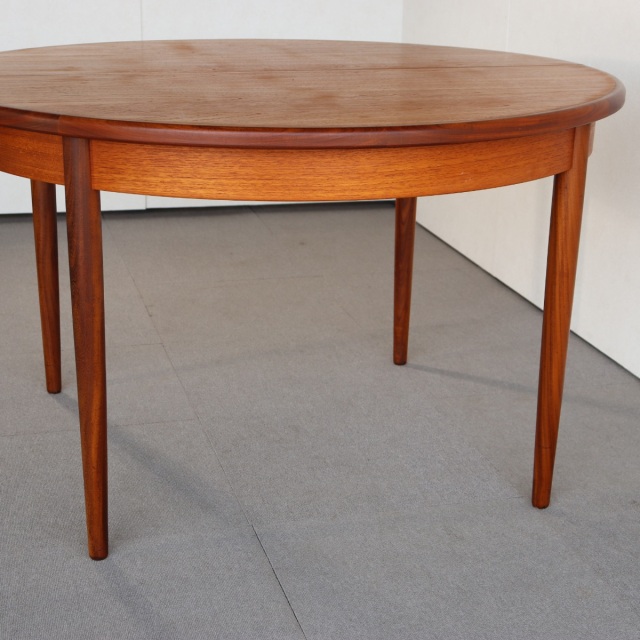 ジープランG-PLANのダイニングテーブル