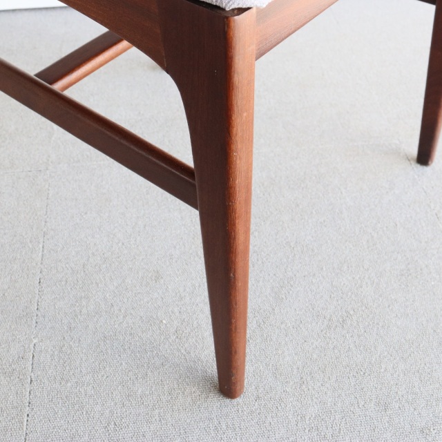 ヤンガーYoungerDesign by John HerbertのFonsecaダイニングチェア