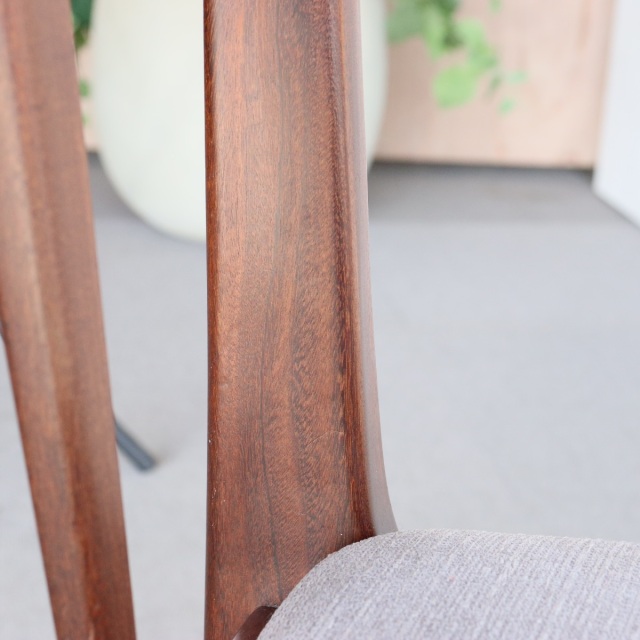 ヤンガーYoungerDesign by John HerbertのFonsecaダイニングチェア