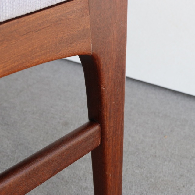 ヤンガーYoungerDesign by John HerbertのFonsecaダイニングチェア