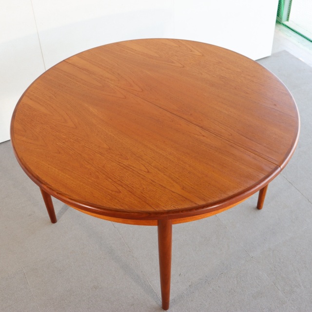 ジープランG-PLANのダイニングテーブル