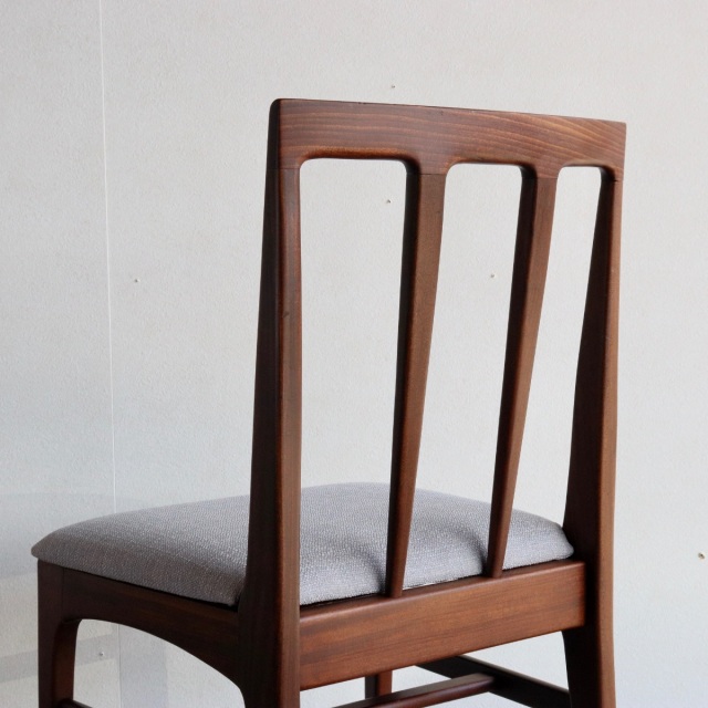 ヤンガーYoungerDesign by John HerbertのFonsecaダイニングチェア