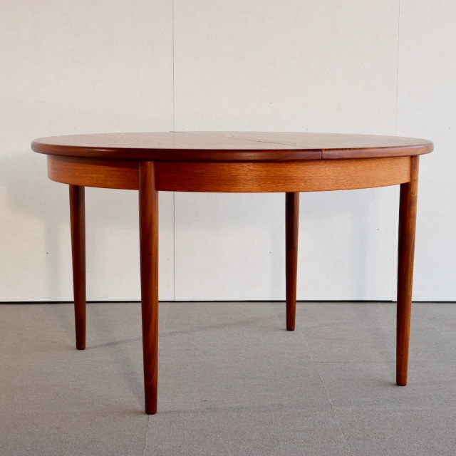 ジープランG-PLANのダイニングテーブル