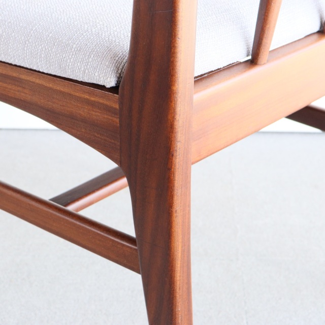 ヤンガーYoungerDesign by John HerbertのFonsecaダイニングチェア