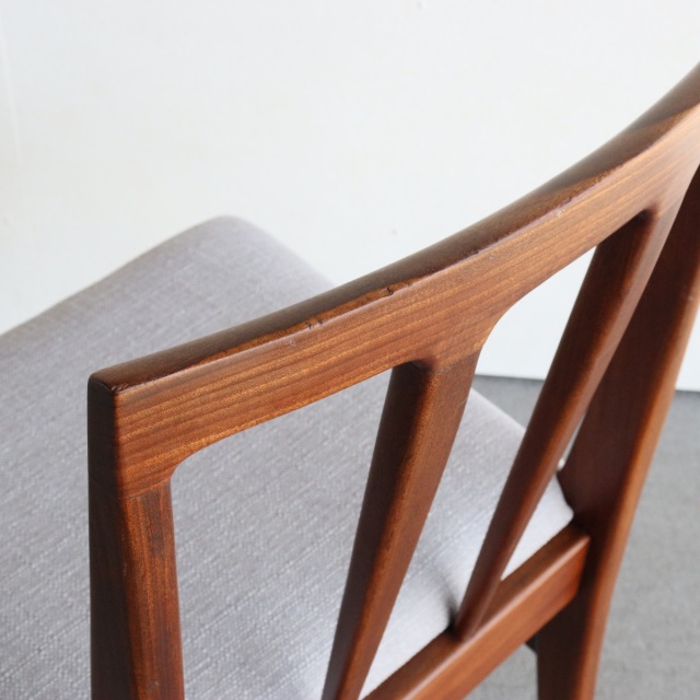 ヤンガーYoungerDesign by John HerbertのFonsecaダイニングチェア