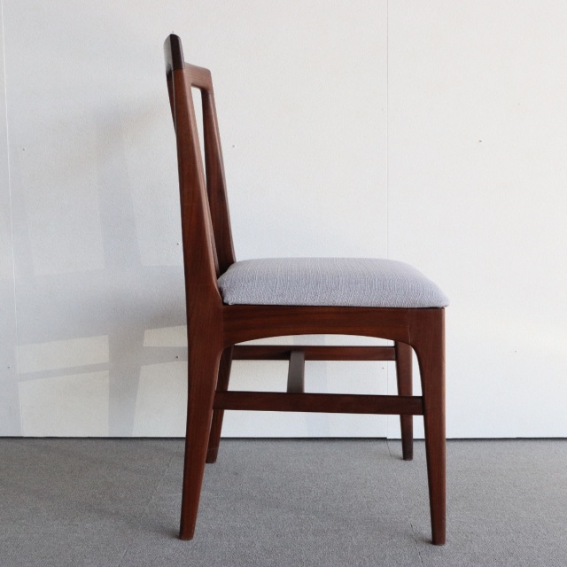 ヤンガーYoungerDesign by John HerbertのFonsecaダイニングチェア