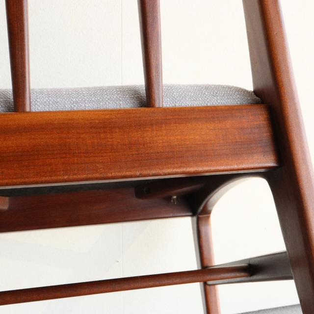 ヤンガーYoungerDesign by John HerbertのFonsecaダイニングチェア