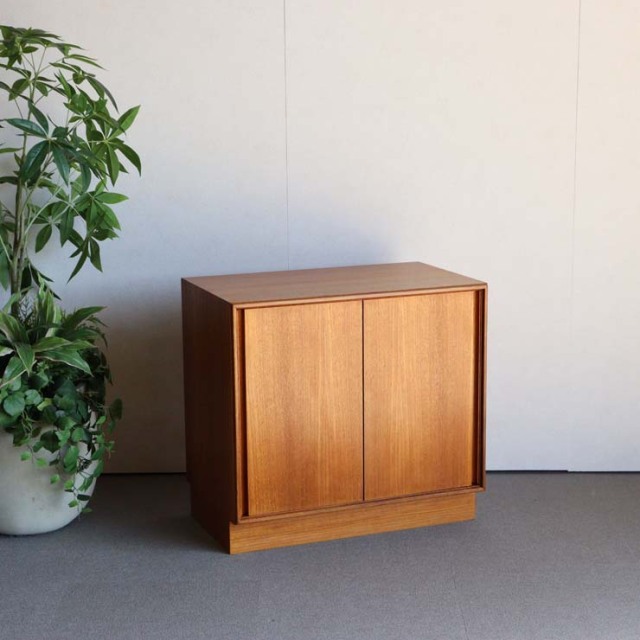 木製のヴィンテージ低めのチェスト、24047