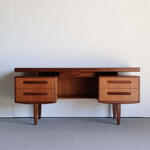 英国ヴィンテージのデスクといえばコレ！集中できる！？ジープラン