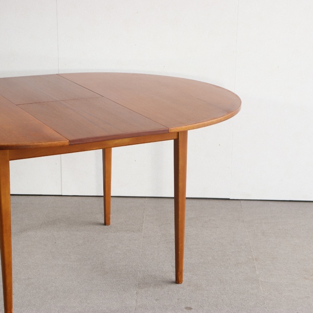 小さめラウンドダイニングテーブル| 英国ヴィンテージ家具 | 【親方の