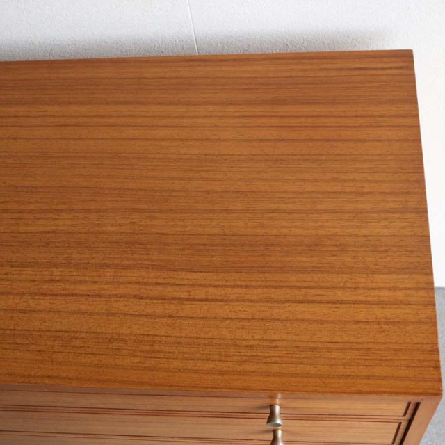 木製のヴィンテージサイドボード、左側は開き戸、右側は引出し4段、25079