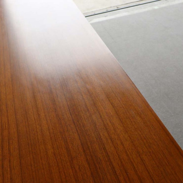 木製のヴィンテージサイドボード、左側は開き戸、右側は引出し4段、25079