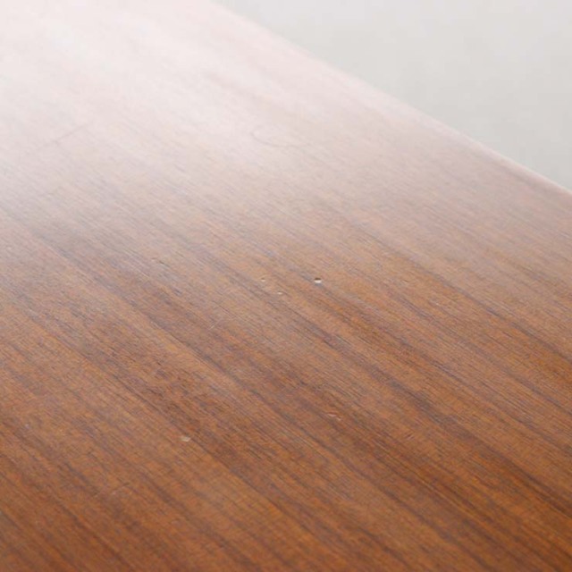 木製のヴィンテージサイドボード、左側は開き戸、右側は引出し4段、25079