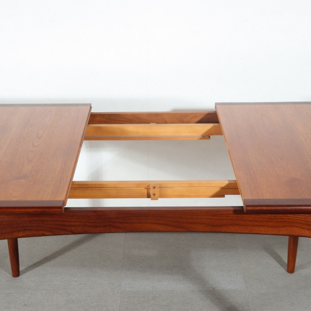 ジープランG-PLANのダイニングテーブル