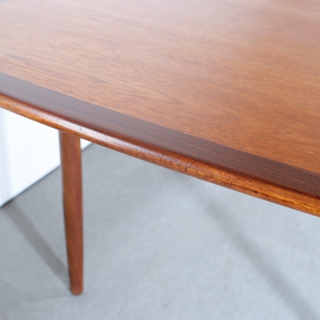 ジープランG-PLANのダイニングテーブル