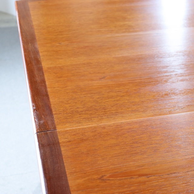 ジープランG-PLANのダイニングテーブル