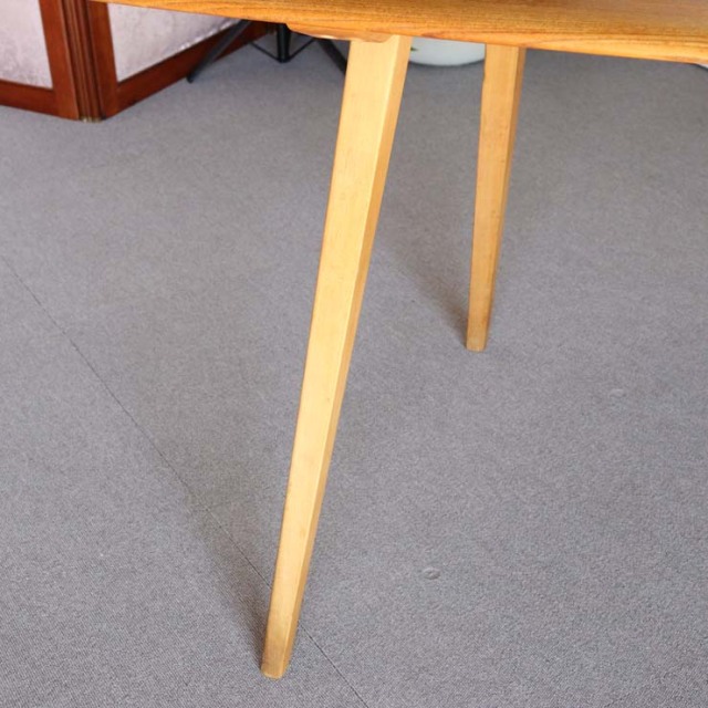 木製の長方形で角が丸くなったダイニングテーブル、25112