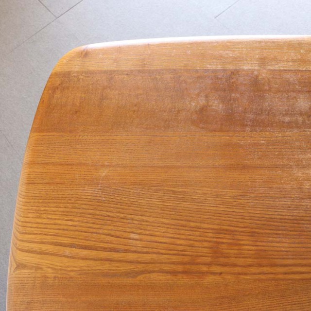 木製の長方形で角が丸くなったダイニングテーブル、25112