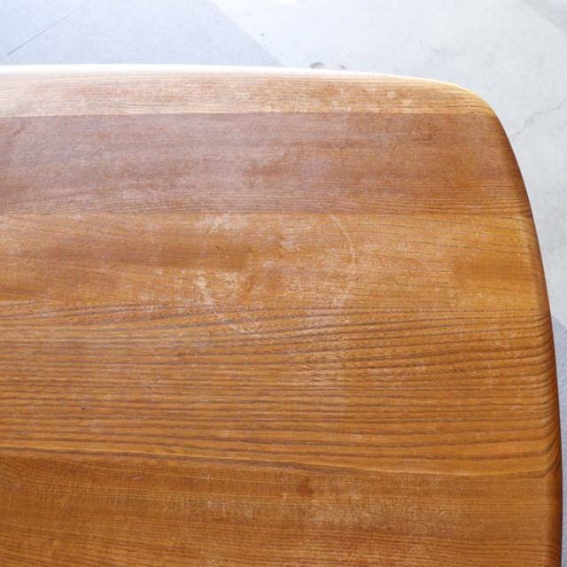 木製の長方形で角が丸くなったダイニングテーブル、25112