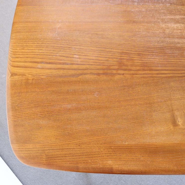 木製の長方形で角が丸くなったダイニングテーブル、25112