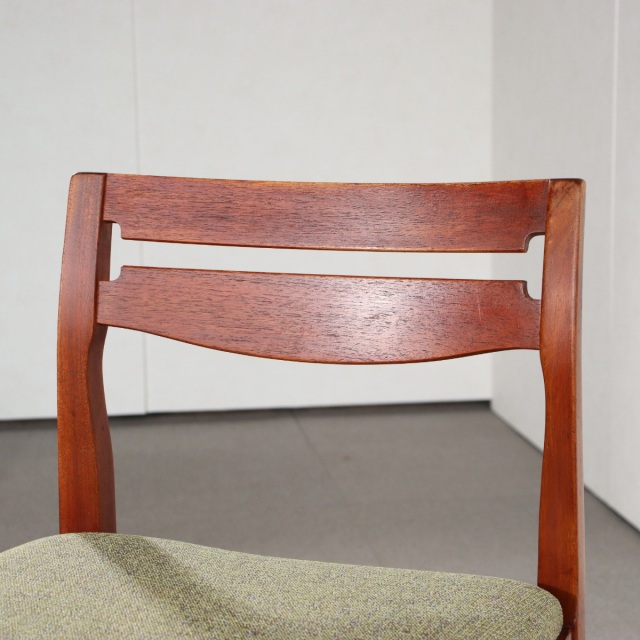 ネイサンNathanのダイニングチェア