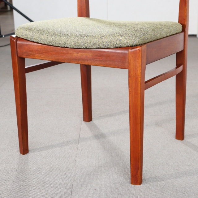 ネイサンNathanのダイニングチェア