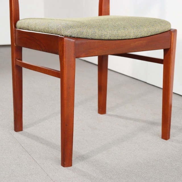 ネイサンNathanのダイニングチェア