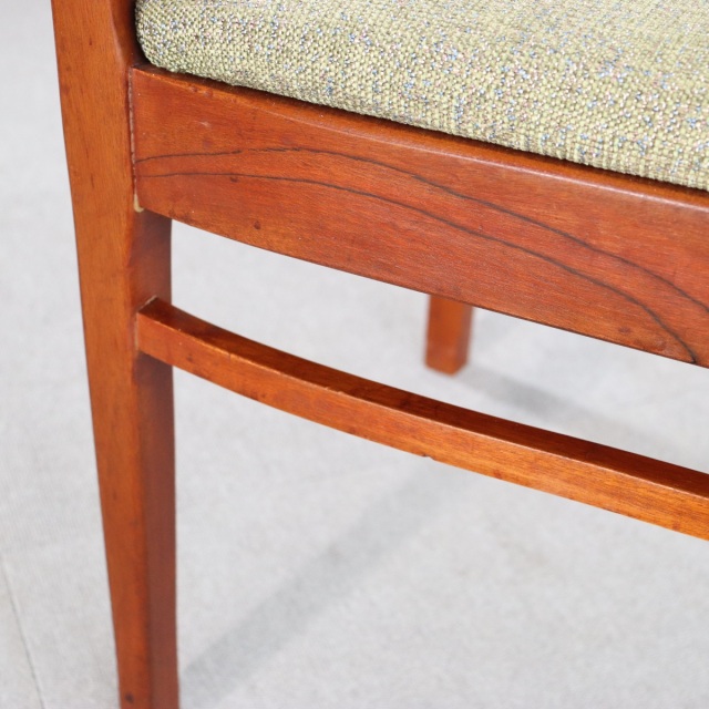 ネイサンNathanのダイニングチェア