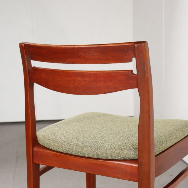 ネイサンNathanのダイニングチェア