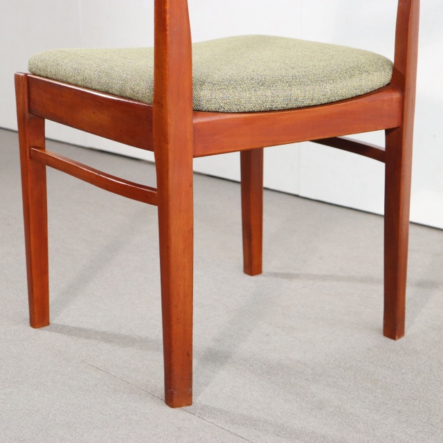 ネイサンNathanのダイニングチェア