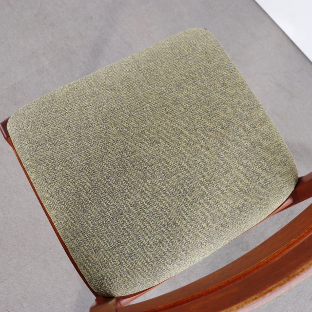 ネイサンNathanのダイニングチェア