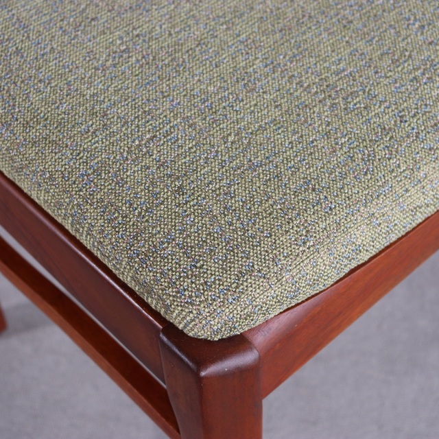 ネイサンNathanのダイニングチェア