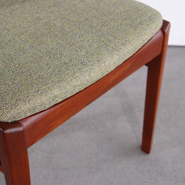 ネイサンNathanのダイニングチェア