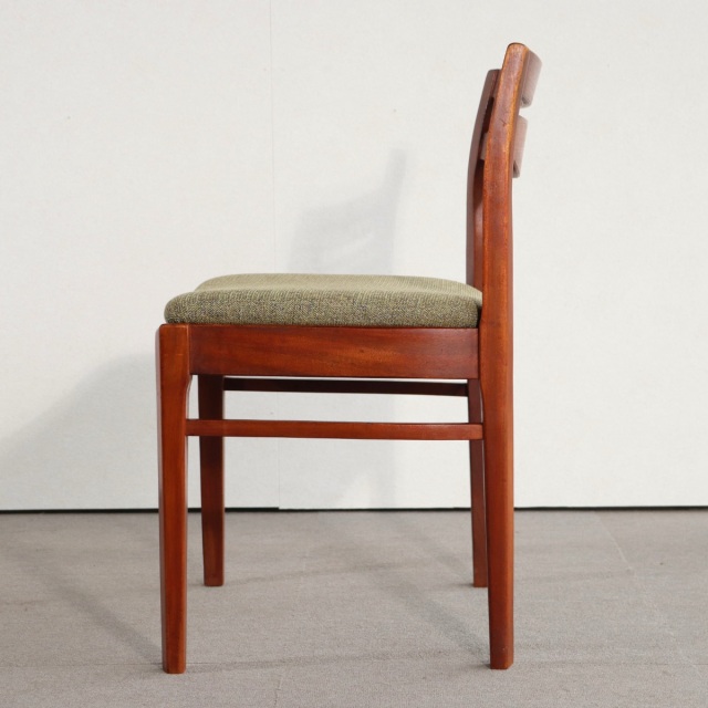 ネイサンNathanのダイニングチェア