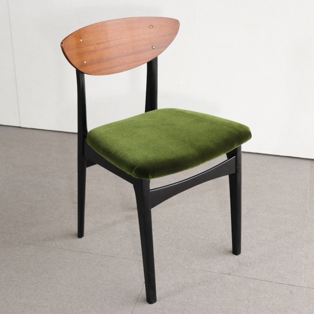 ネイサンNathanのダイニングチェア