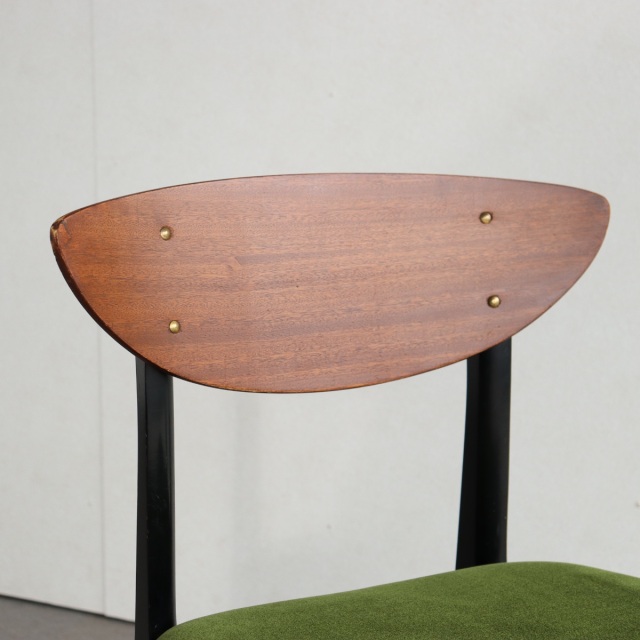 ネイサンNathanのダイニングチェア