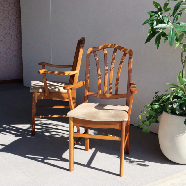 英国ヴィンテージのダイニングチェア