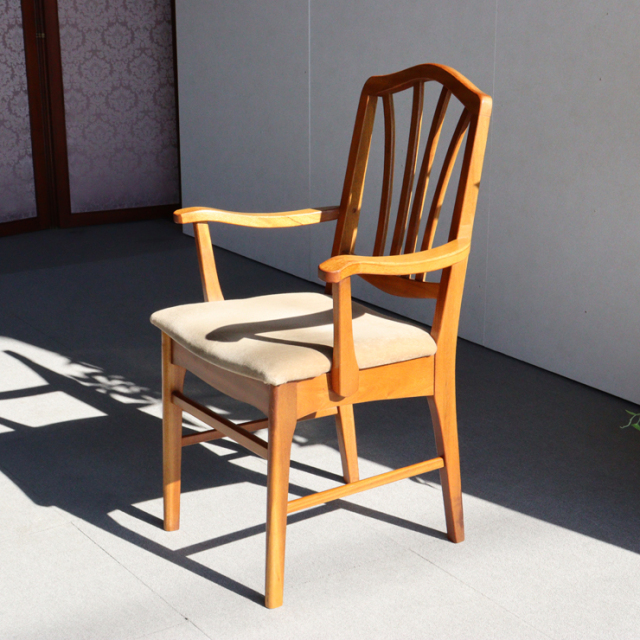 英国ヴィンテージのダイニングチェア