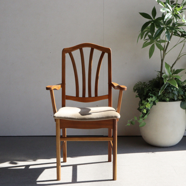 英国ヴィンテージのダイニングチェア
