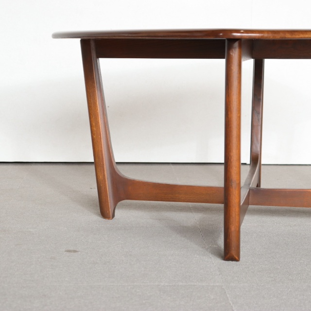 アーコールERCOLのコーヒーテーブル