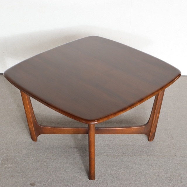 アーコールERCOLのコーヒーテーブル