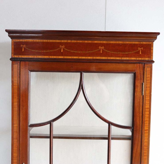 アンティークのエドウォーディアンスタイルのキャビネット