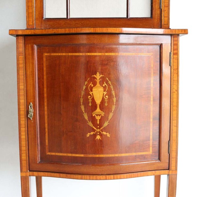 アンティークのエドウォーディアンスタイルのキャビネット