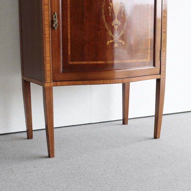 アンティークのエドウォーディアンスタイルのキャビネット