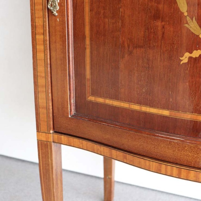 アンティークのエドウォーディアンスタイルのキャビネット