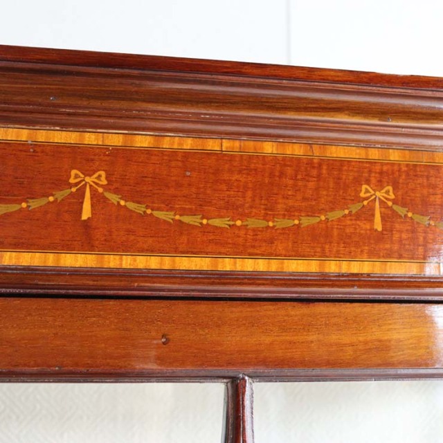 アンティークのエドウォーディアンスタイルのキャビネット