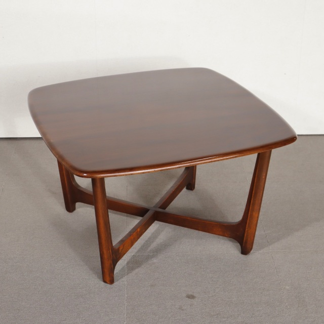 アーコールERCOLのコーヒーテーブル